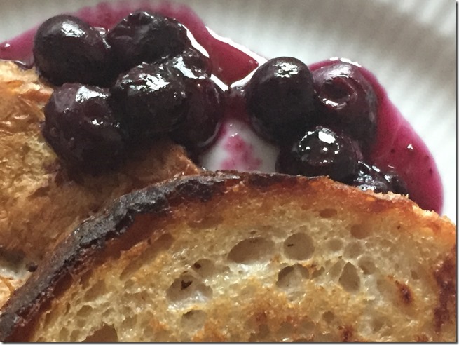 french toast with blueberry maple syrup (5)