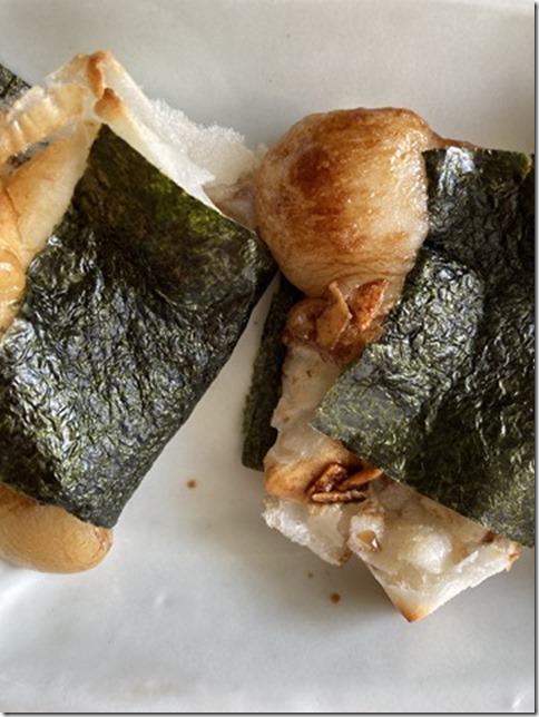 grilled mochi rice cake squares wrapped in nori seaweed | みんな愛しい馬の骨